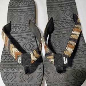 Muk Luks Multicolor Patterned Strap Black Rubber Flip Flop Sandals
